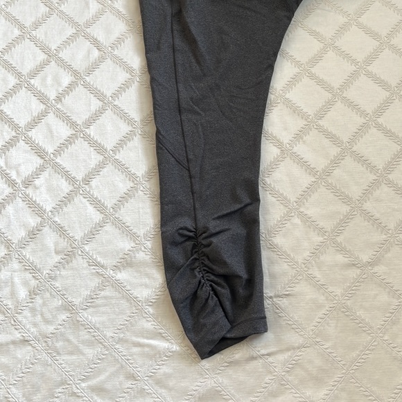 Calia ruched capri leggings - Picture 3 of 3